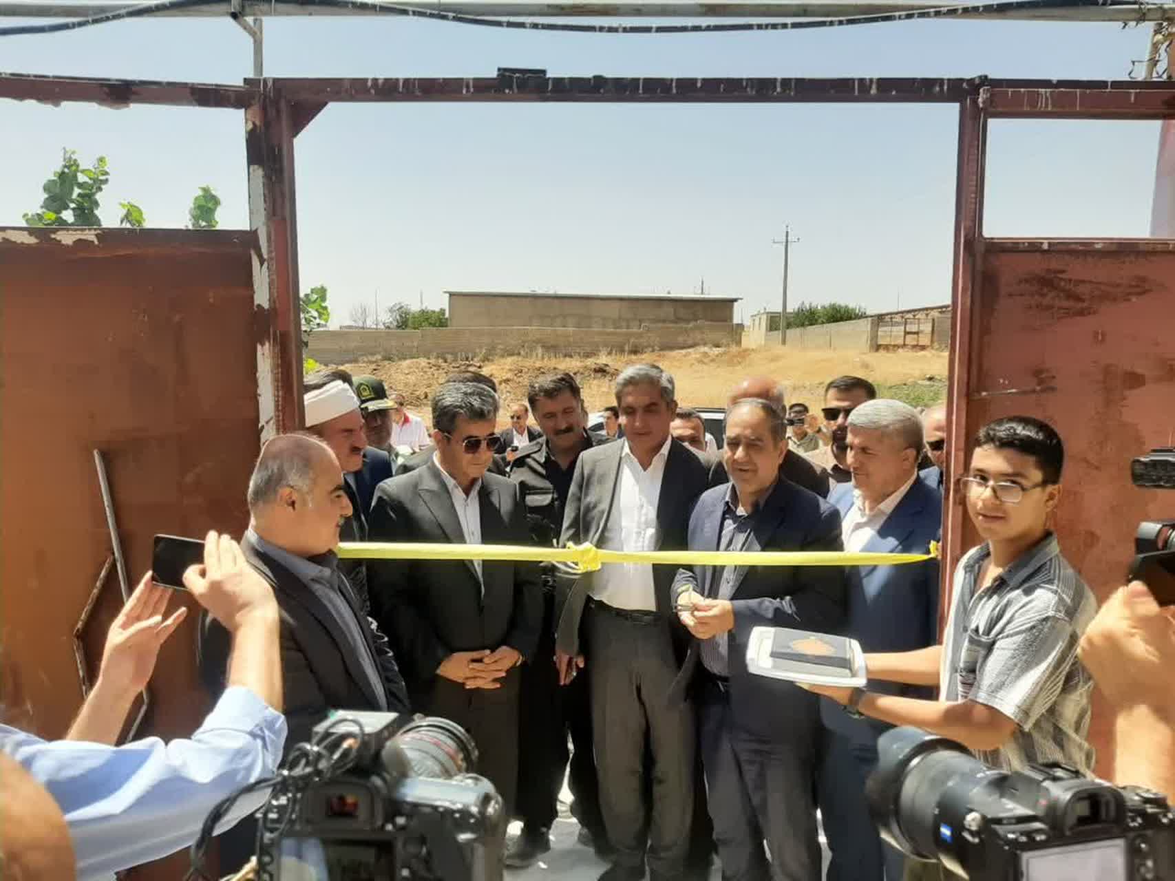 افتتاح مجتمع گاوشیری ظفرآباد در محور سقز/دیواندره و بهره‌برداری از گلخانه هیدروپونیک ۳ هکتاری در دیواندره کردستان_1